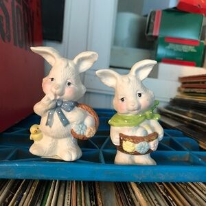 Pair of vintage bunny figurines
